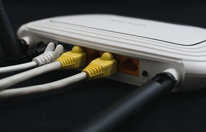 تفاوت اینترنت ADSL و اینترنت فیبر نوری؛ کدام را انتخاب کنیم؟